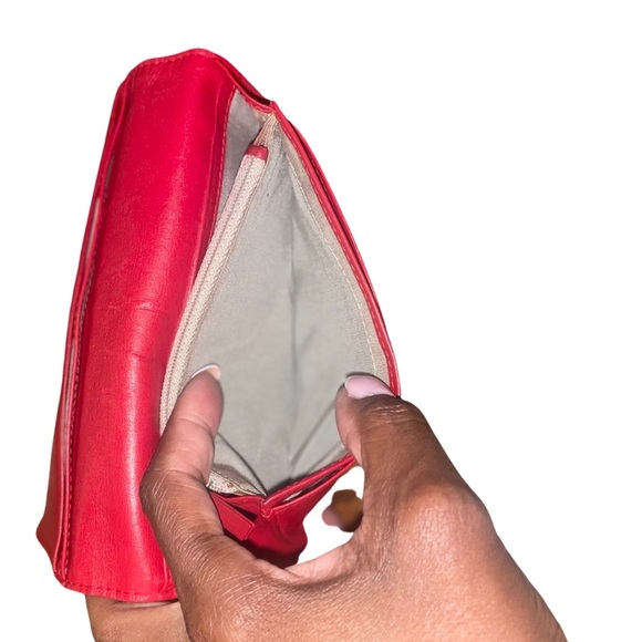 🎉 Host Pick🎉✨Chanel Yen Wallet Preloved Full Set - Picture 10 of 12